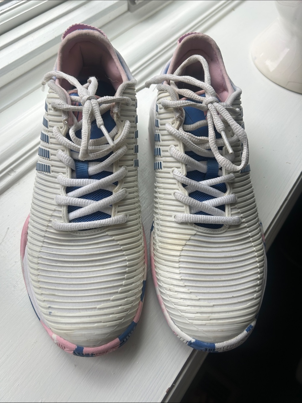 Women’s K-Swis pickleball/tennis shoes w/Pink & Blue hypercourt supreme.